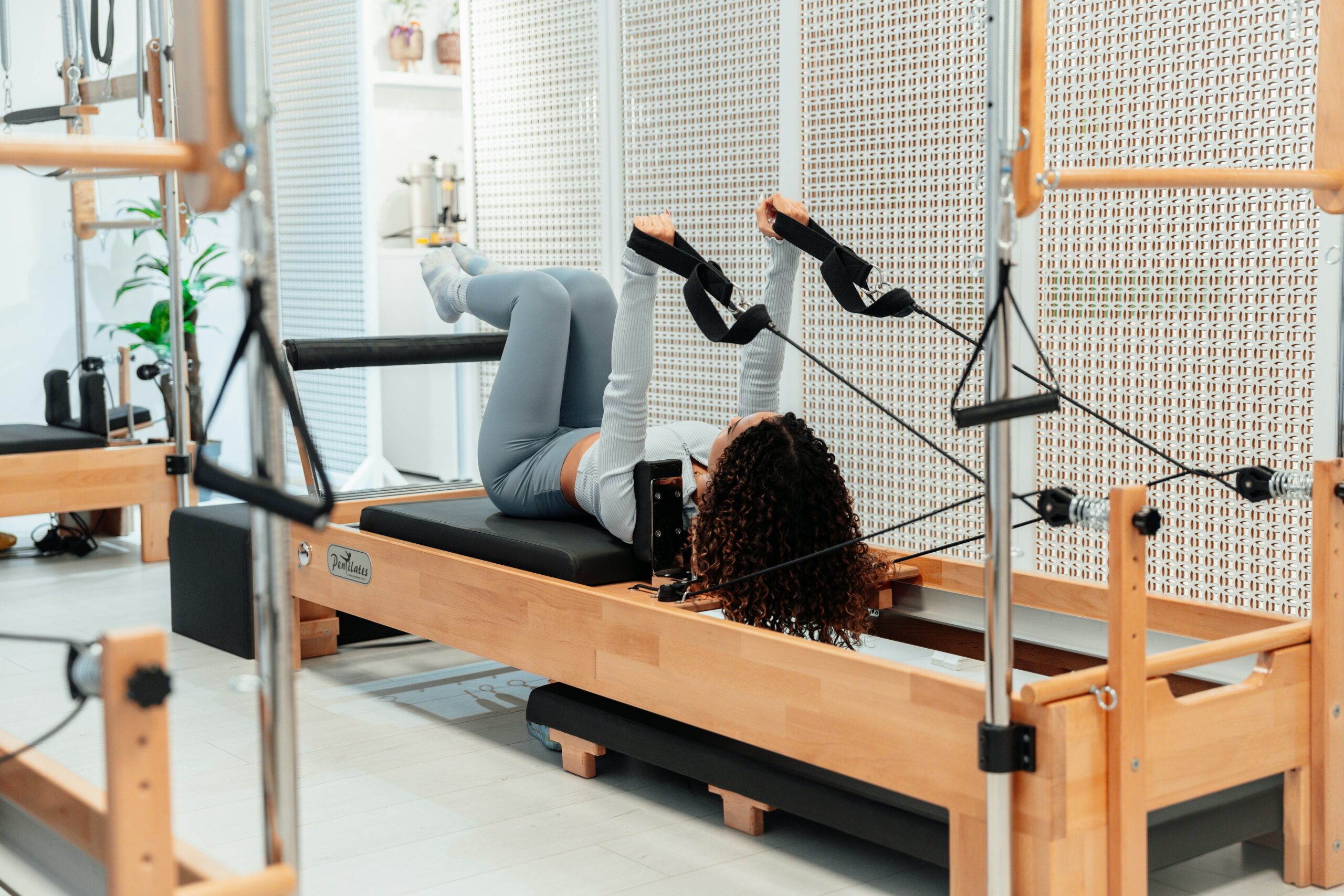 Reformer Pilates ahmet kurt 0xn 8kRWOhE unsplash scaled